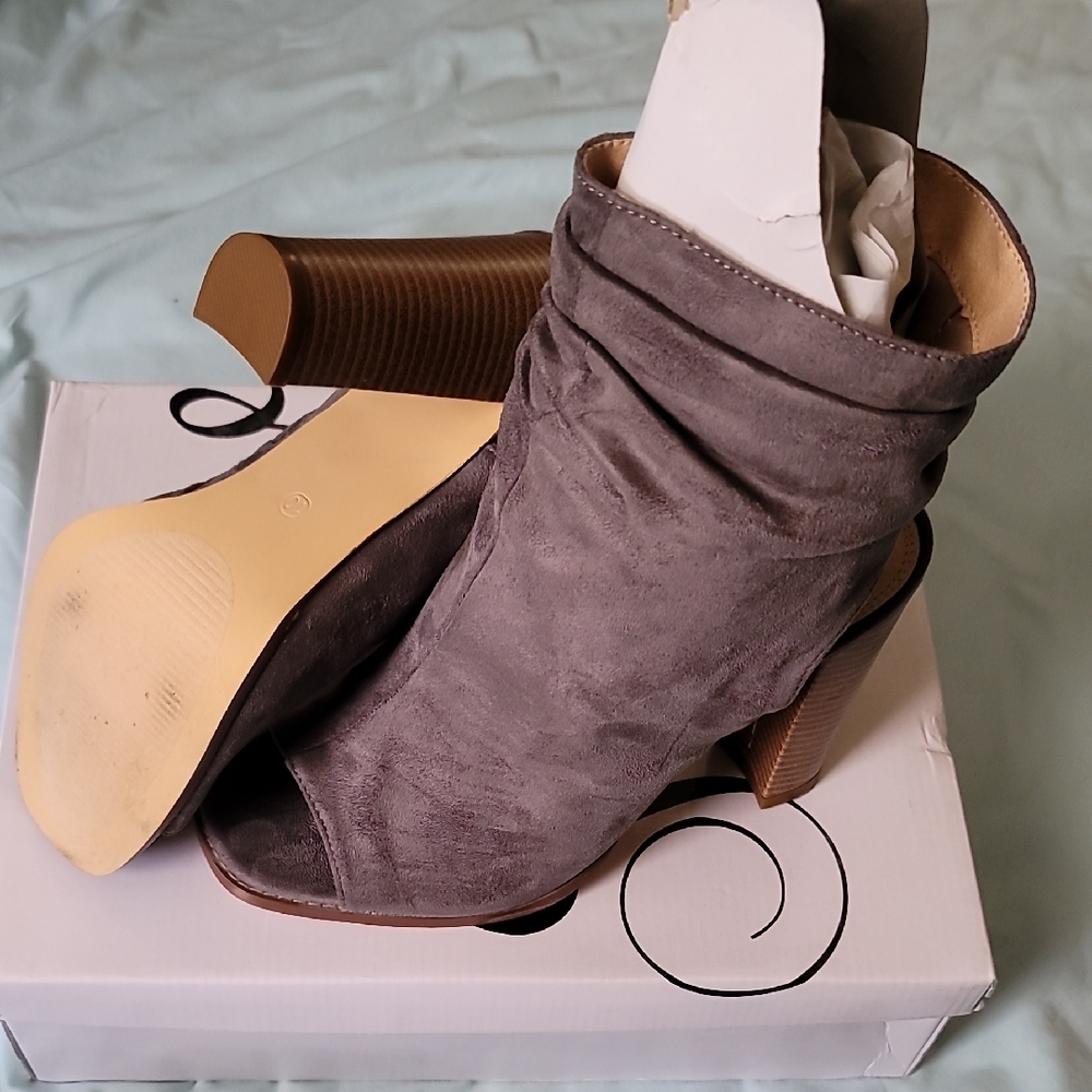 Women's Gray Suede Ankle Boots